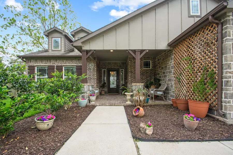 233 Twin Lakes Boulevard, West Columbia, TX 77486 - Image #2