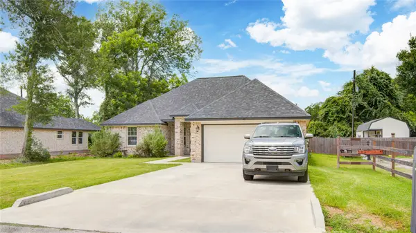 46 Nelson Court, Jones Creek, TX 77541