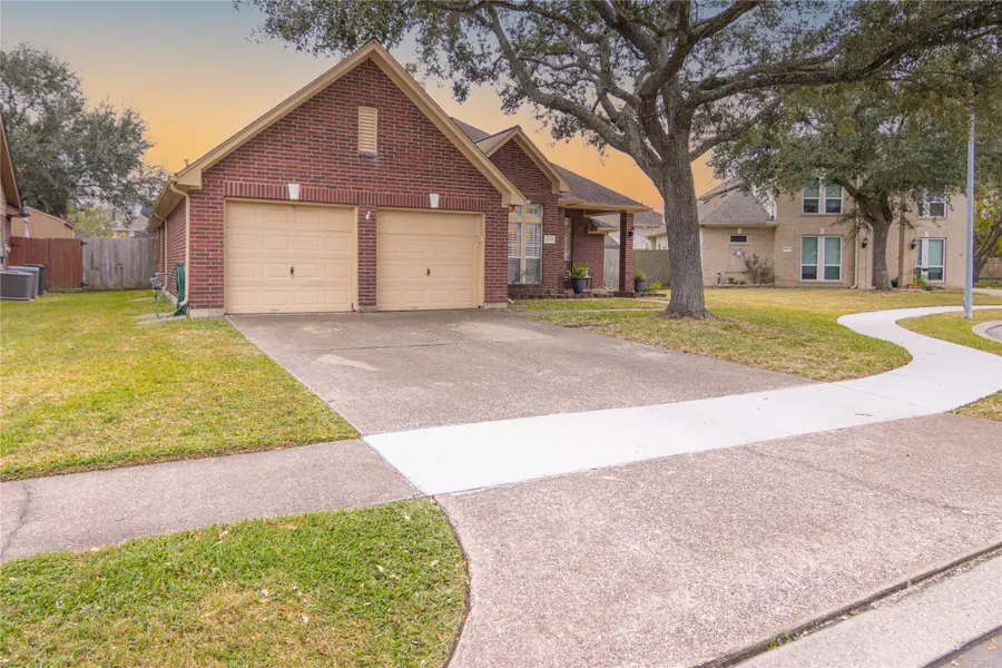 10926 Oakwood Drive, La Porte, TX 77571 - Image #3