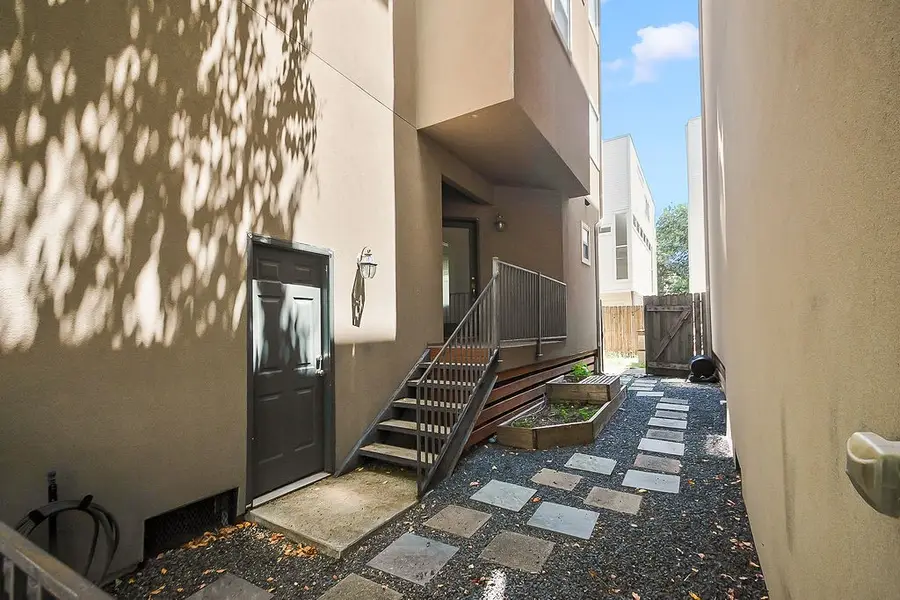 1121 W 17th Street #B, Houston, TX 77008 - #2