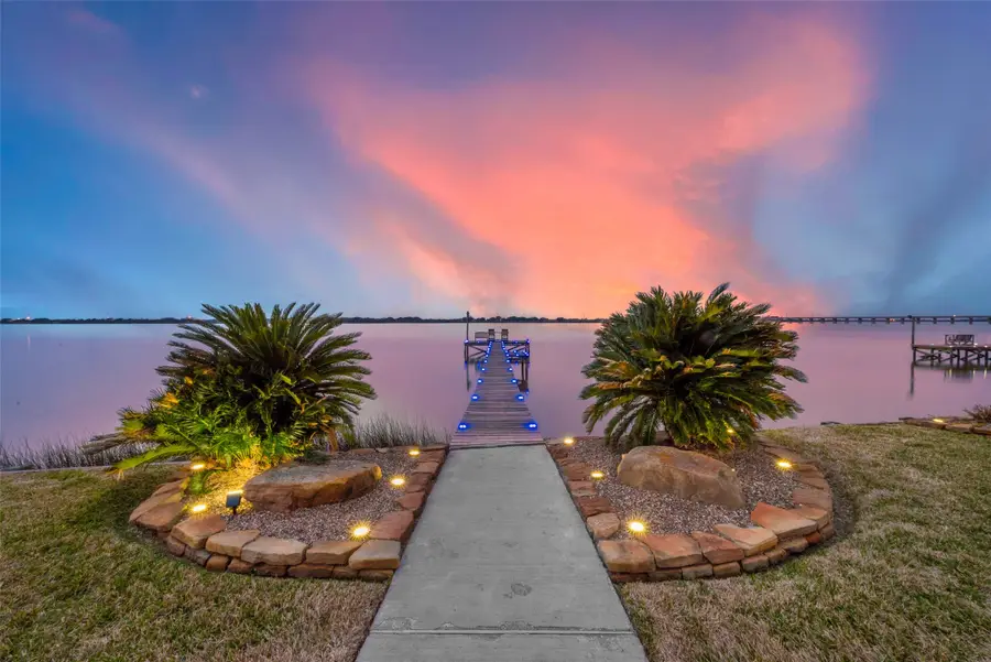 792 W Bayshore Drive, Palacios, TX 77465 - #3