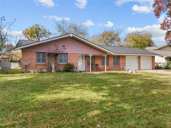 1904 Amy Drive, Baytown, TX 77520