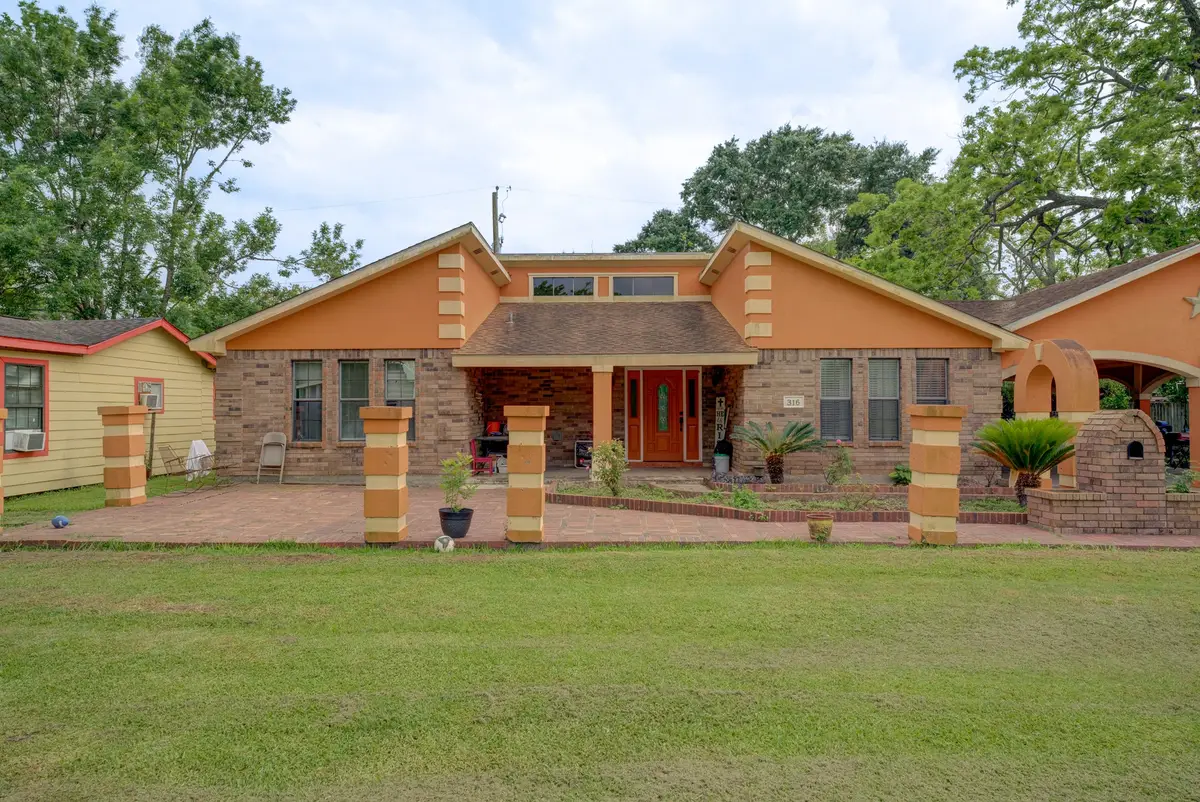 316 Hickman Lane, Angleton, TX 77515 - #1