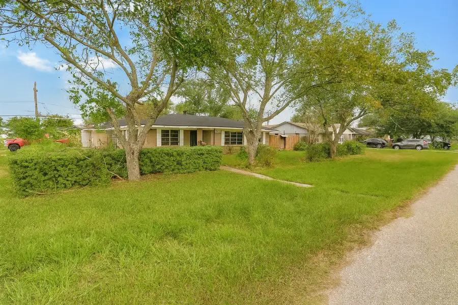 1424 N Avenue F, Freeport, TX 77541 - #2