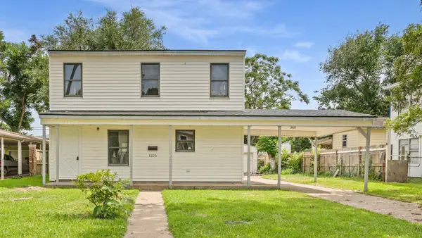 1225 3rd Avenue N, Texas City, TX 77590
