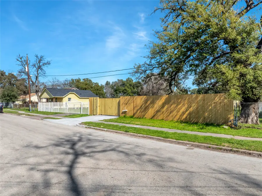 3822 Lavender Street, Houston, TX 77026 - Image #2