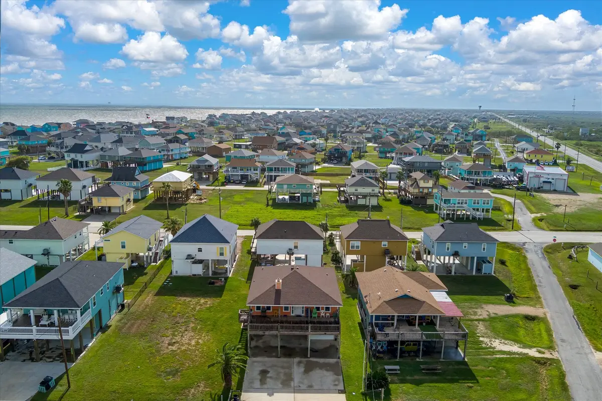 985 Biscayne, Crystal Beach, TX 77650 - Image #1