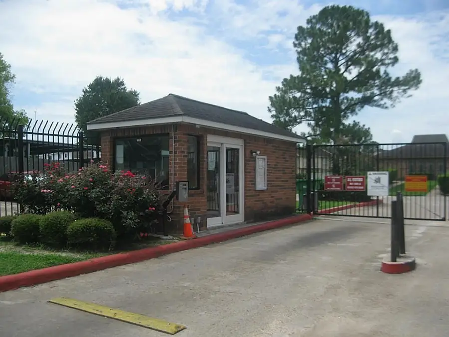 6845 Chasewood Drive, Missouri City, TX 77489 - Image #2