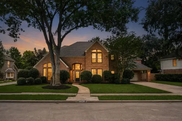 2107 Pecan Trail Drive, Richmond, TX 77406