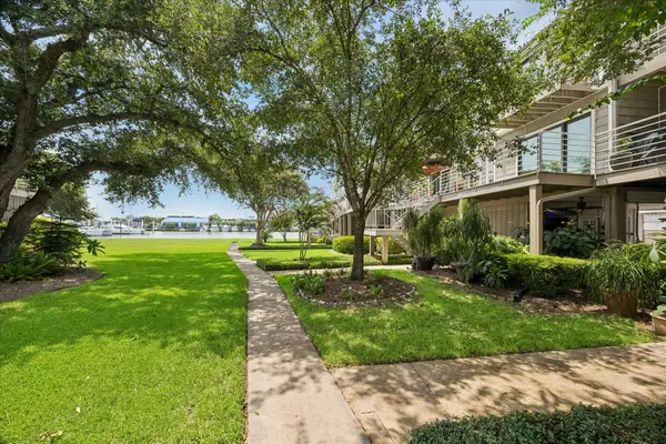 25 Lakewood Lane #25, Seabrook, TX 77586