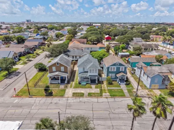 2221 35th Street, Galveston, TX 77550
