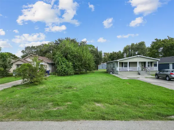 2204 2nd Avenue N, Texas City, TX 77590