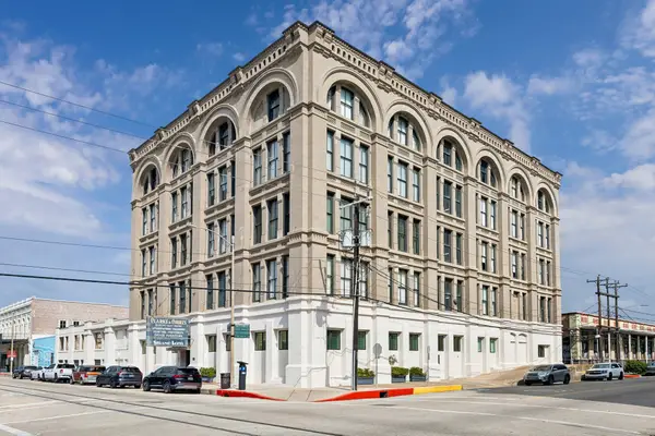 2400 Mechanic Street #100, Galveston, TX 77550