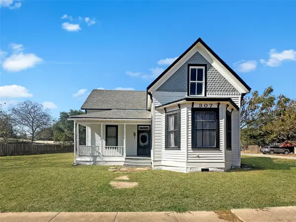 307 N Pecan, Moulton, TX 77975
