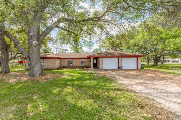 15838 Phend Road, Hamshire, TX 77622