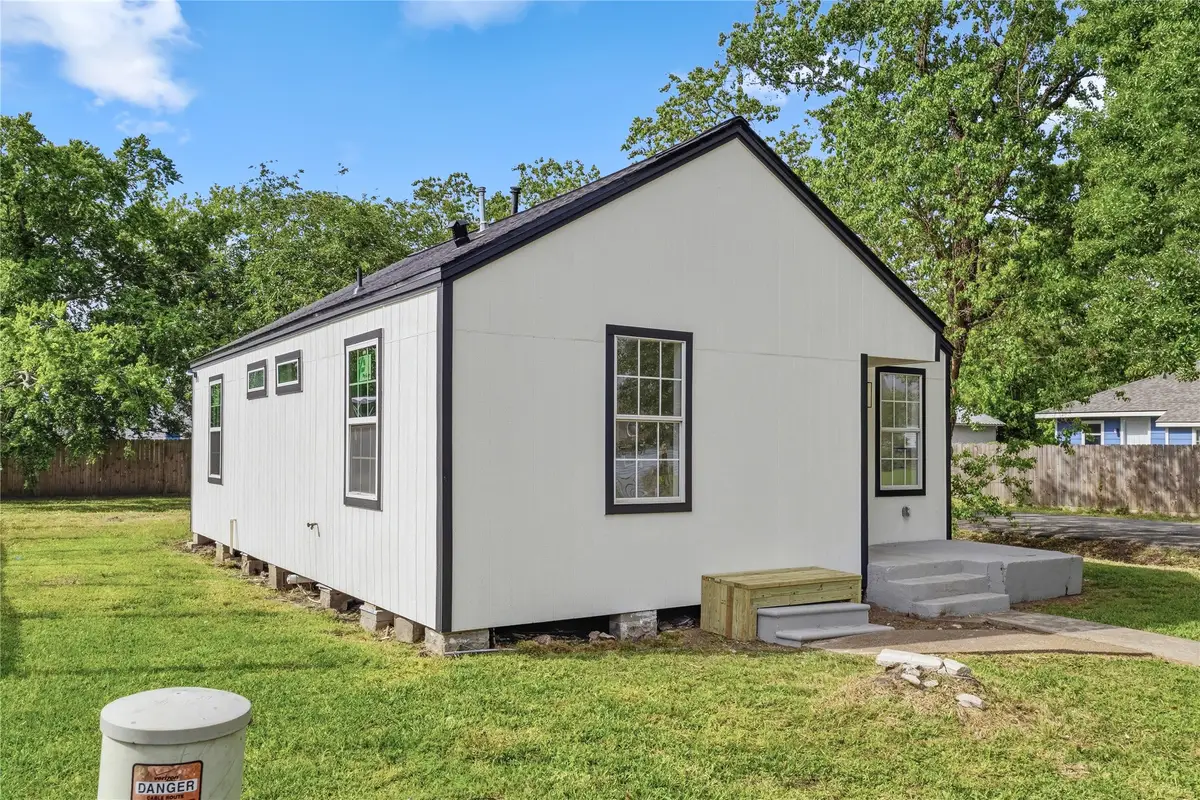 300 Hafer St, Baytown, TX 77520 - #1