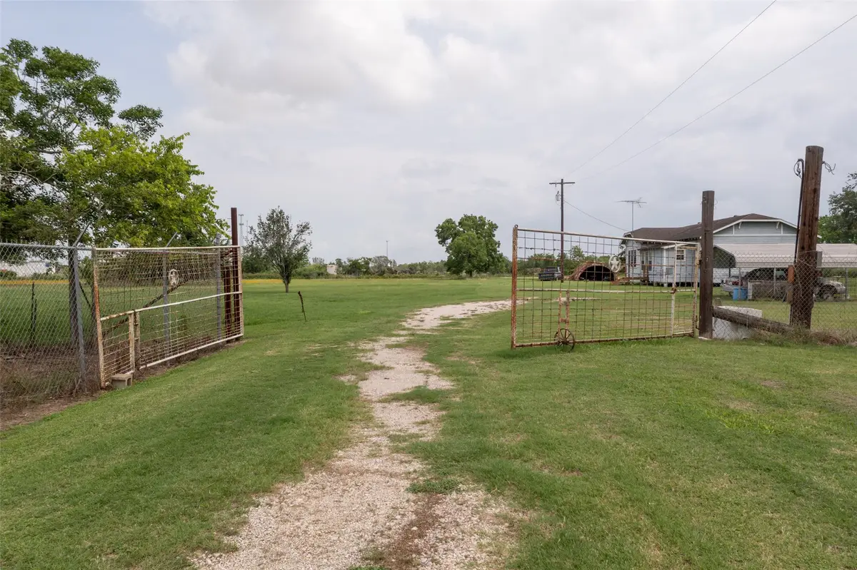 26544 S Us-59 S, El Campo, TX 77437 - Image #1