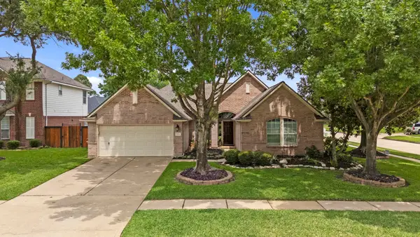 15834 Red Hill Trail, Houston, TX 77095