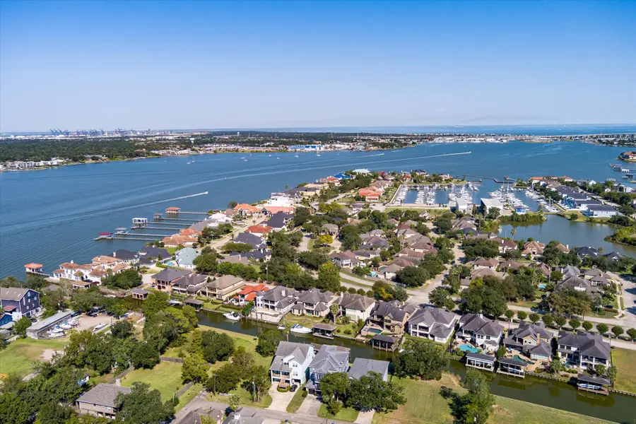 211 Valmar Street, Kemah, TX 77565 - Image #2