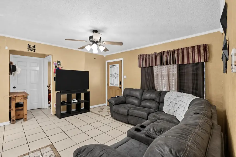 357 W Southern Avenue, Saginaw, TX 76179 - #3