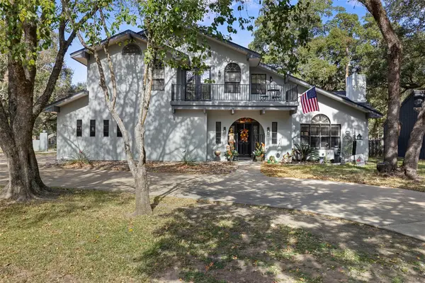 104 N Hickory Lane, Columbus, TX 78934