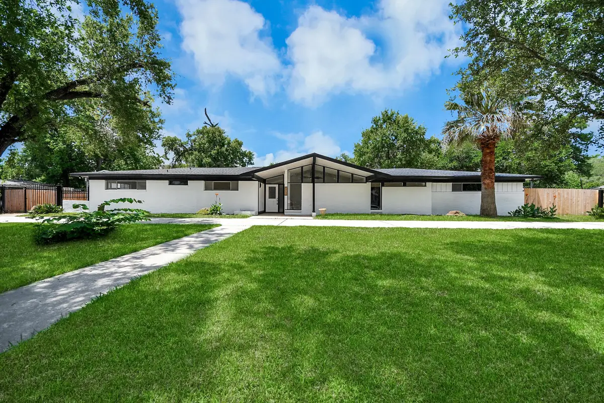 217 Burnett Drive, Baytown, TX 77520 - #1