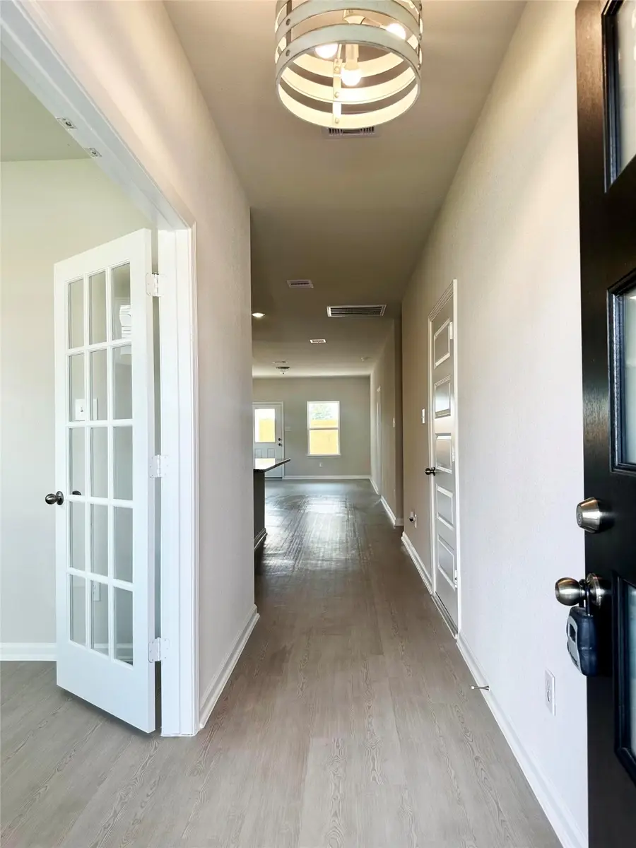 805 Apple Blossom Drive, La Marque, TX 77568 - Image #2