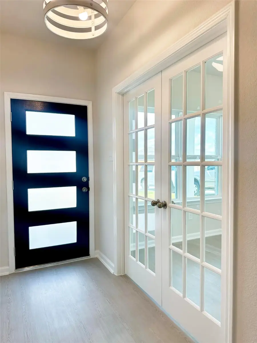 805 Apple Blossom Drive, La Marque, TX 77568 - Image #3