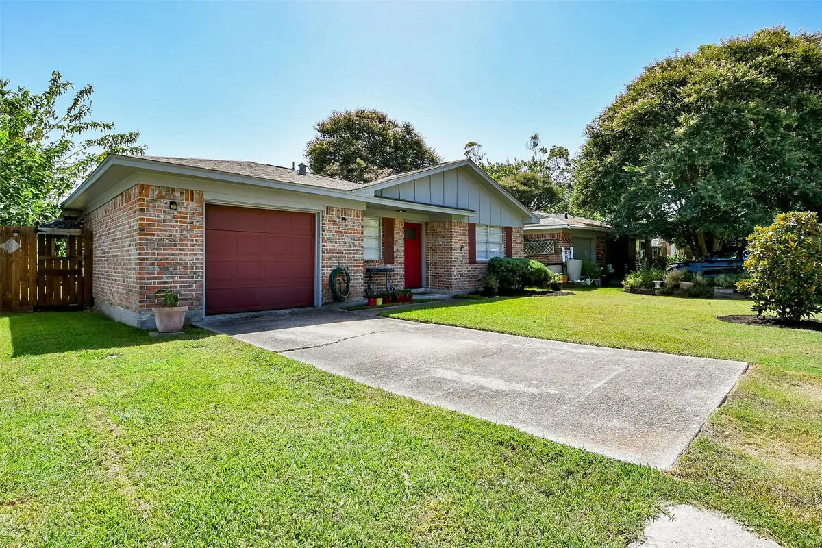 305 S Carroll Street, La Porte, TX 77571 - Image #1