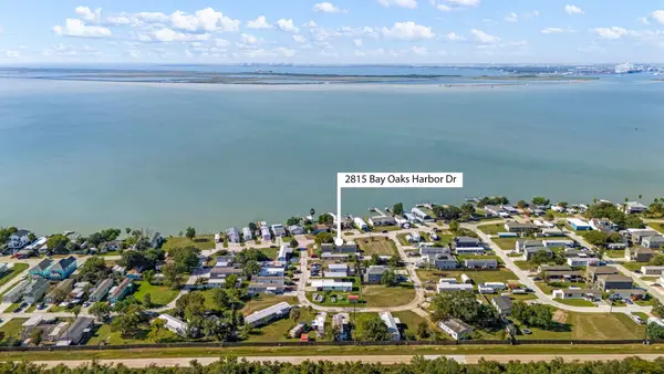 2815 Bay Oaks Harbor Drive, Baytown, TX 77523