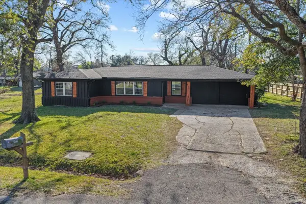 122 N Holly Drive, Baytown, TX 77520