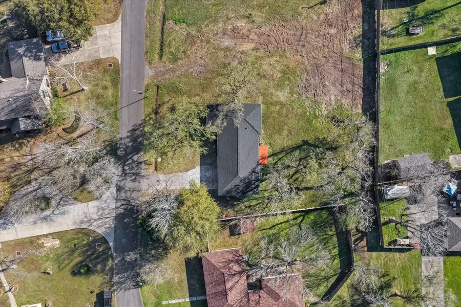 122 N Holly Drive, Baytown, TX 77520 - #2