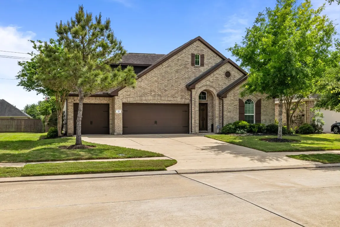 211 Meadow Ridge Way, Clute, TX 77531 - #1