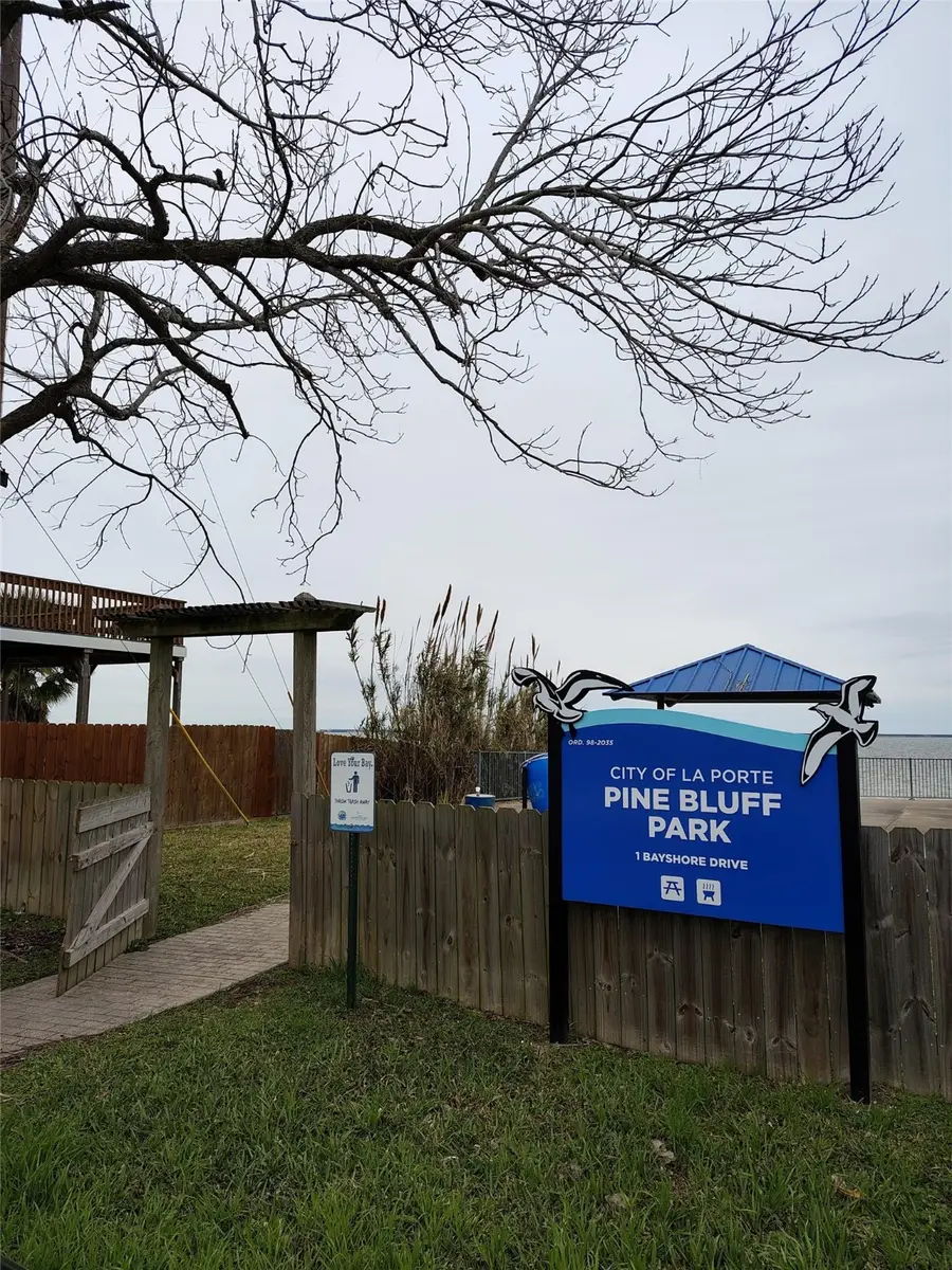 125 Bay Shore Drive, La Porte, TX 77571 - Image #2