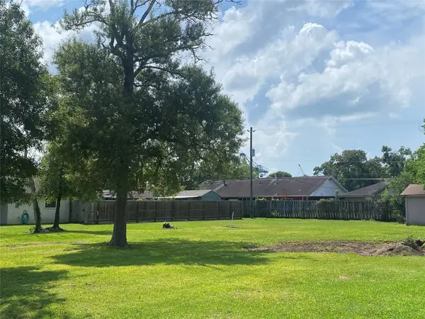 531 Shadylawn Avenue, Shoreacres, TX 77571
