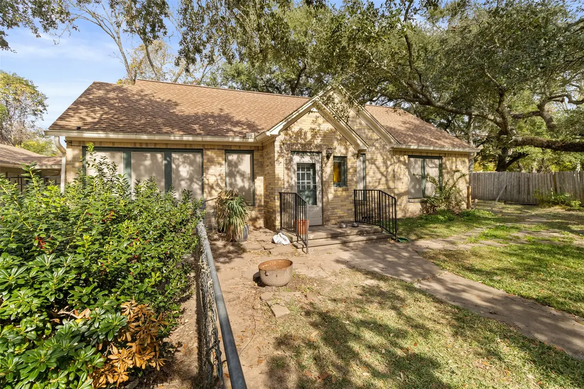 205 Jephson Drive, Alvin, TX 77511 - #1