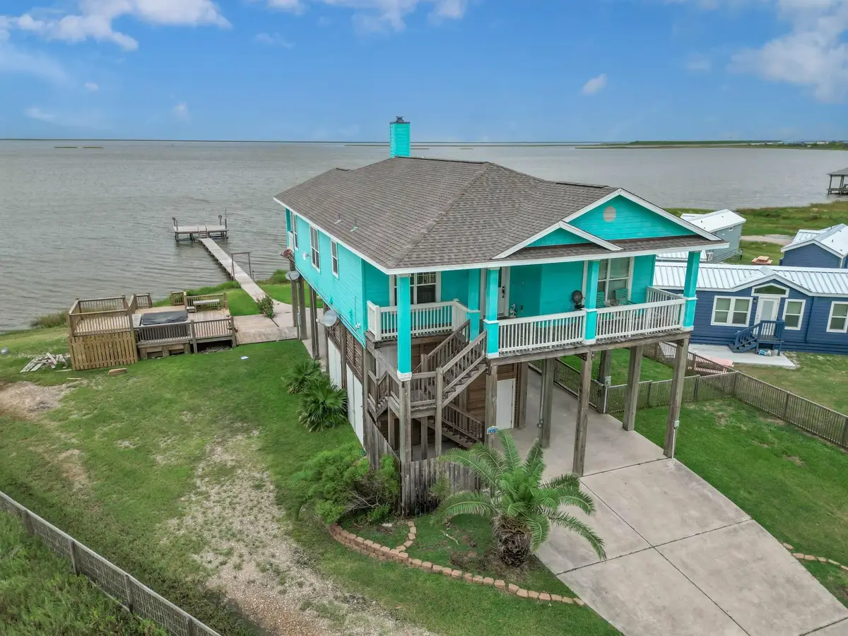 1035 Rollover Circle, Gilchrist, TX 77617 - #1