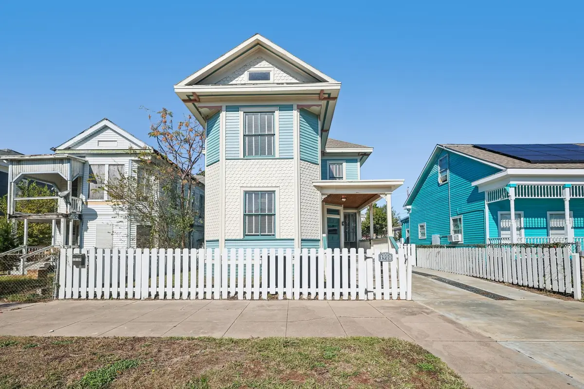 1910 Avenue M 1/2, Galveston, TX 77550 - Image #1