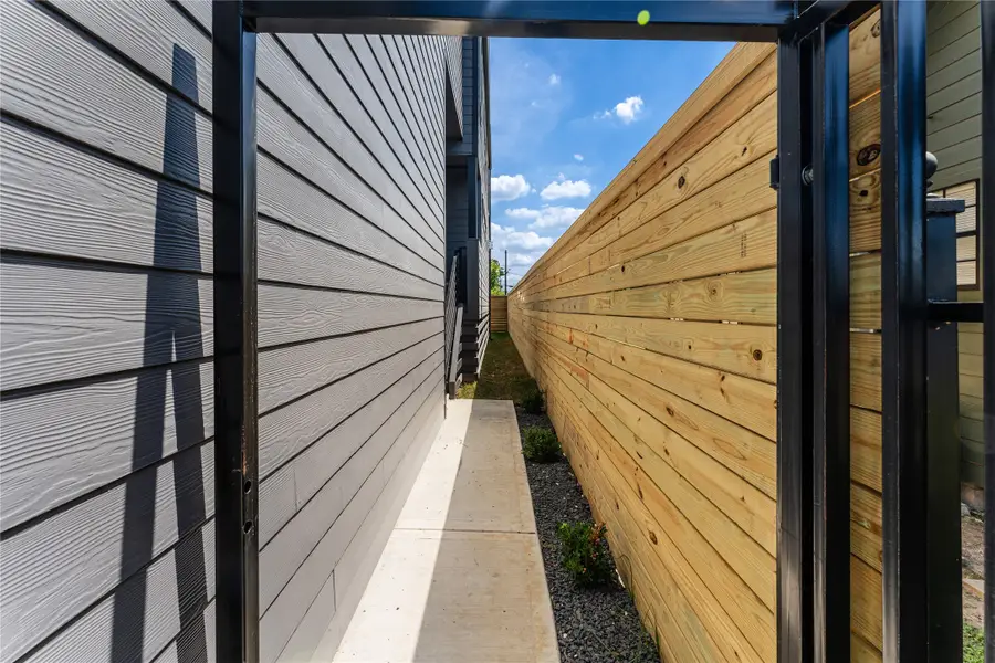 1318 E 32nd 1/2 Street, Houston, TX 77022 - Image #3