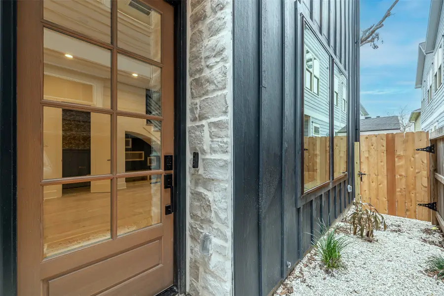 1104 W 9th Street, Houston, TX 77007 - Image #3