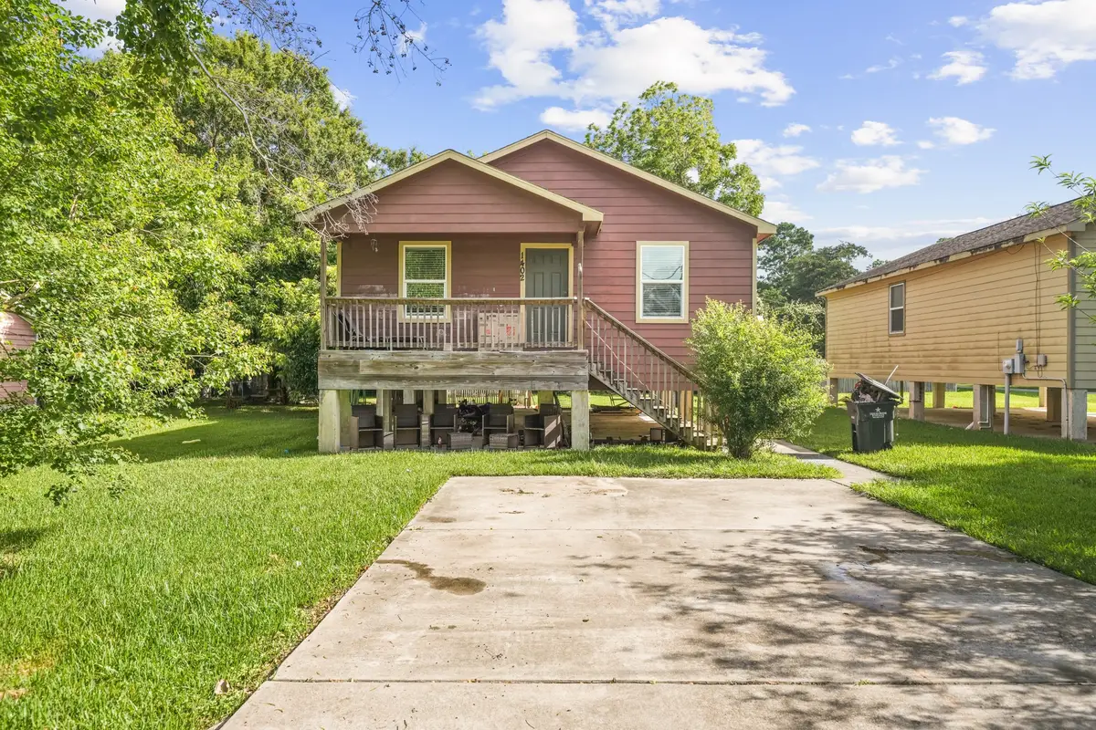 1402 W Phillips St, Alvin, TX 77511 - #1