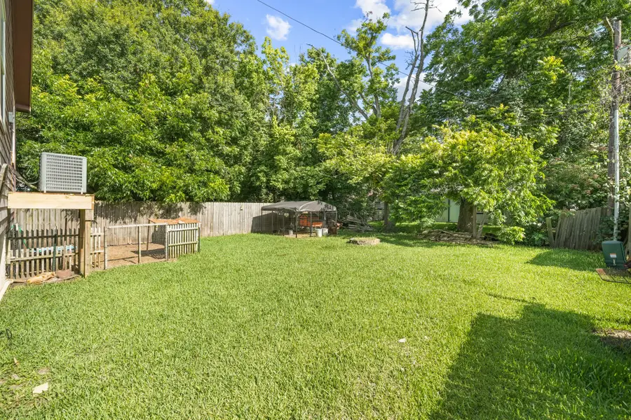 1402 W Phillips St, Alvin, TX 77511 - #3