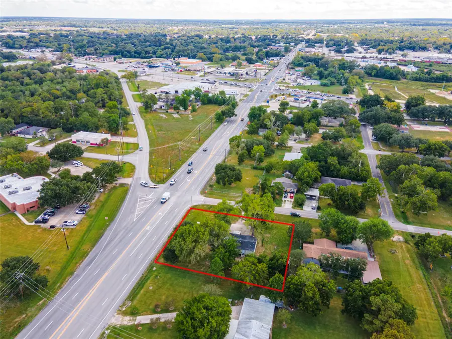 102 Avenue F, Alvin, TX 77511 - #2