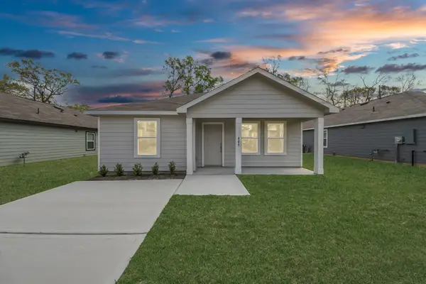 809 Jefferson Ave, Cleveland, TX 77327