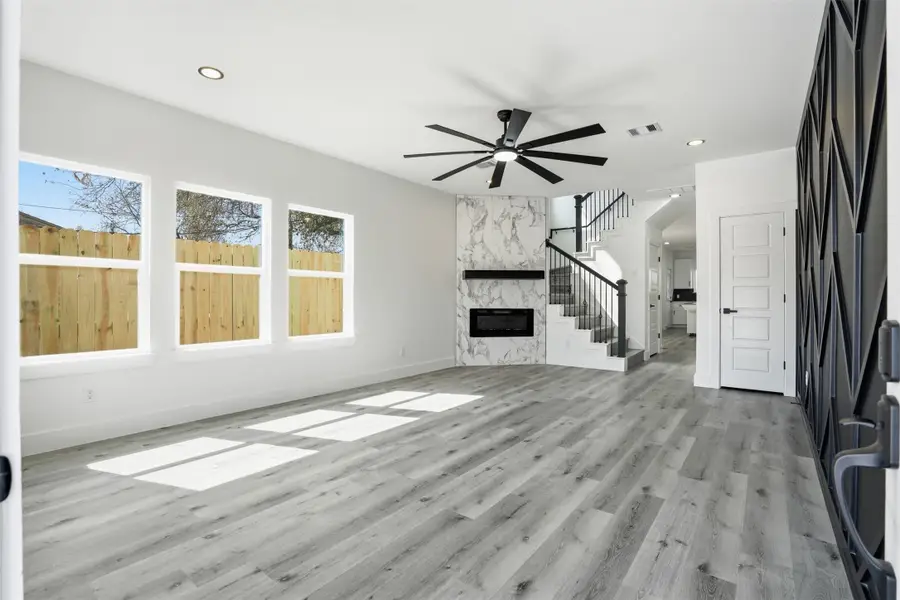 116 S 3rd Street, La Porte, TX 77571 - #2