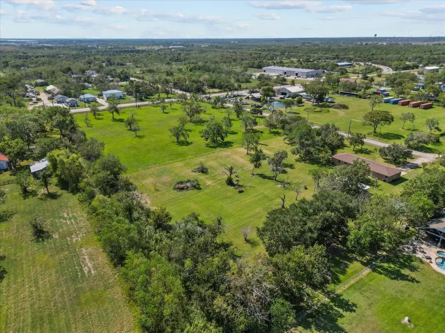 939 28th Street, Dickinson, TX 77539 - Image #3