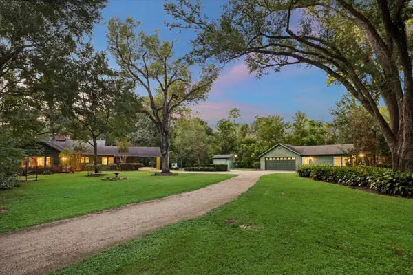 26 W Rivercrest Drive, Houston, TX 77042