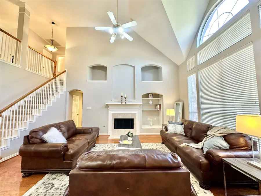 5439 Emerald Pointe Lane, Sugar Land, TX 77479 - Image #2