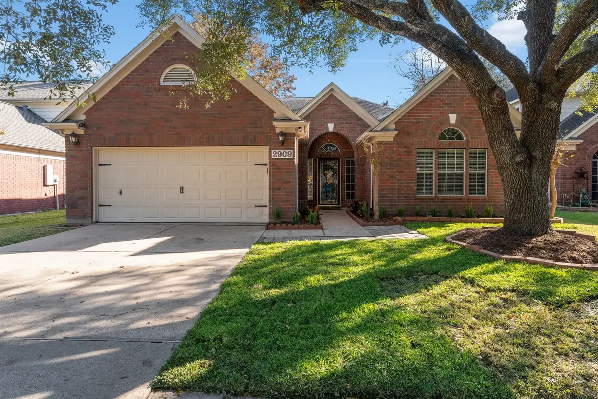 2909 Veva Drive, Pearland, TX 77584 - Image #1