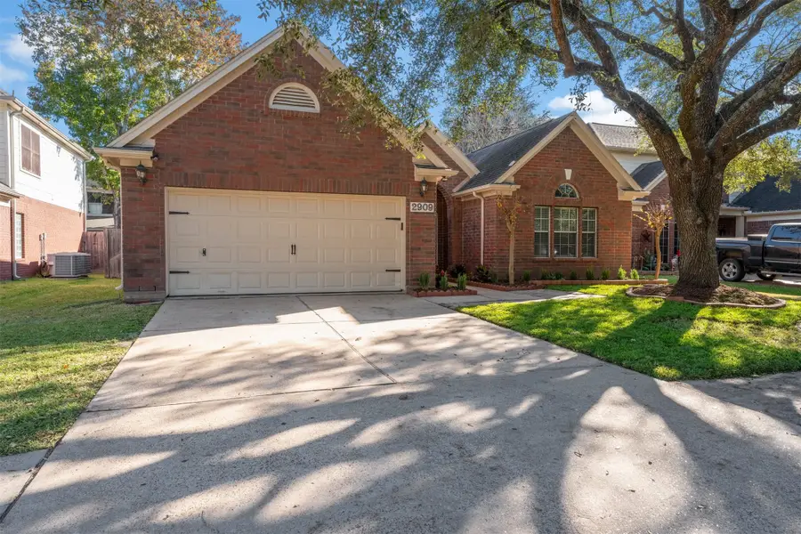 2909 Veva Drive, Pearland, TX 77584 - Image #2